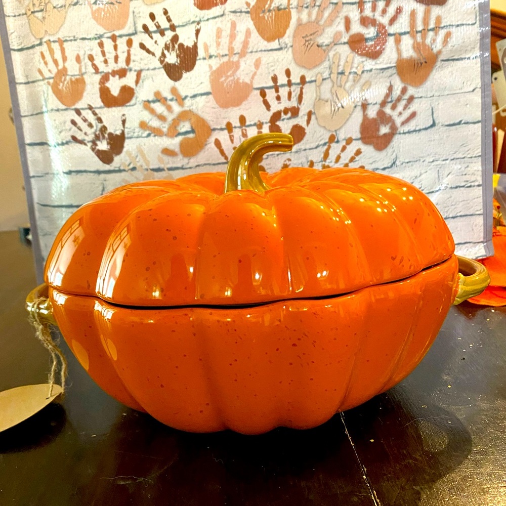 SOLD 10 strawberry st. Pumpkin casserole dish